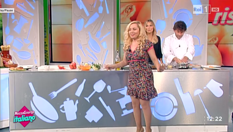 La terrificante spaccata di Lisa Fusco in diretta Tv