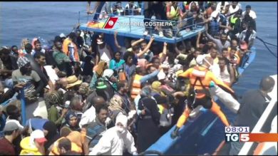 Migranti: nuova tragedia al largo della Libia