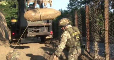 Italia divisa in due per il disinnesco della bomba