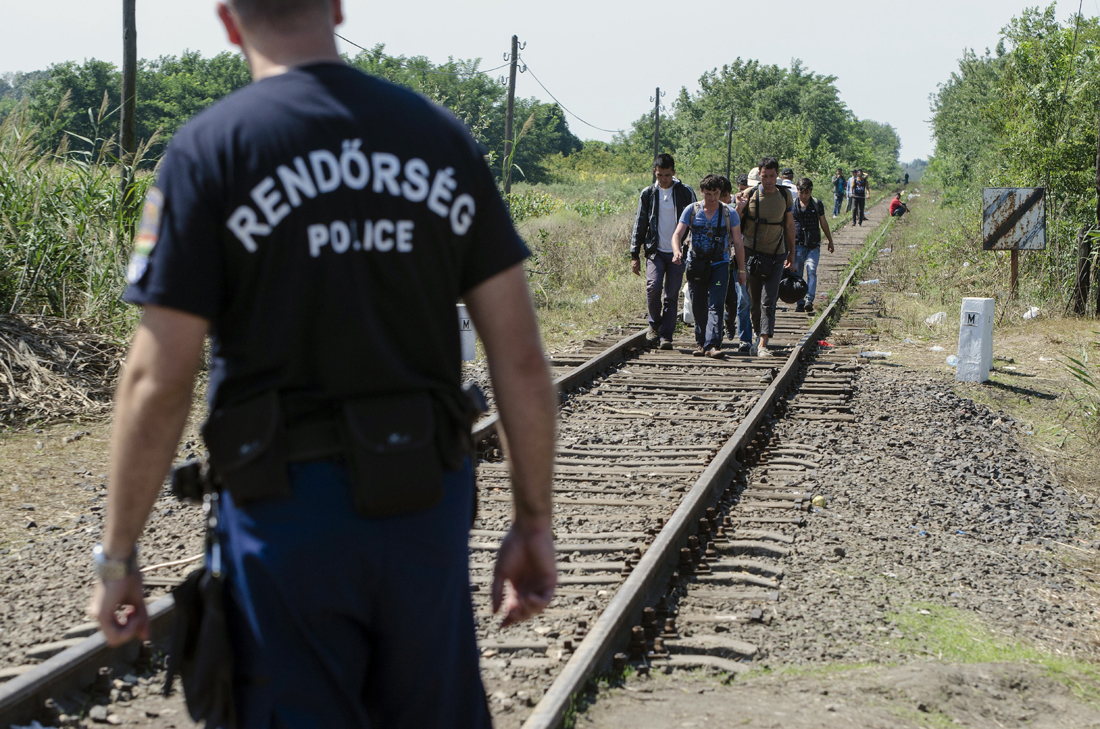 Migranti: situazione al tracollo al confine tra Serbia e Ungheria
