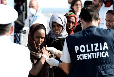 Migranti: Gentiloni replica alla Merkel sui “veri e falsi” profughi