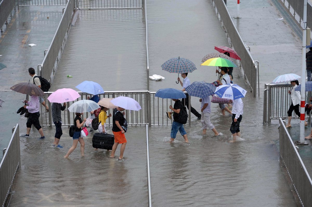 Galleria foto 'Cina, piove sul bagnato' - foto 12