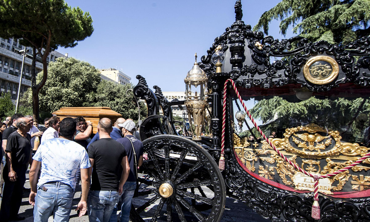 Funerali da Padrino del boss Casamonica, scoppia la polemica – Foto