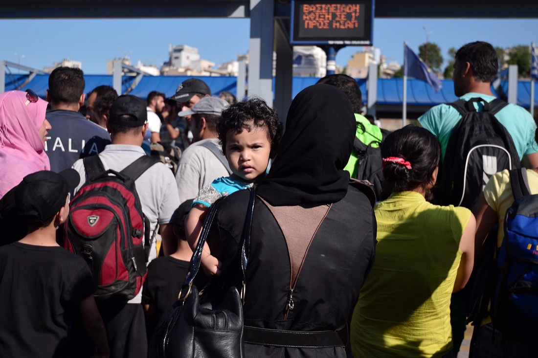 Immigrati, scontri con la polizia al confine tra Macedonia e Grecia Immigrati, scontri con la polizia al confine tra Macedonia e Grecia