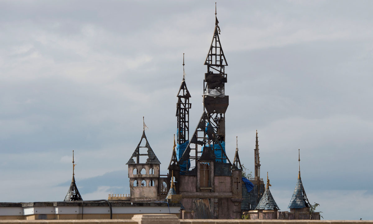 Dismaland, il “parco dei non divertimenti” di Banksy – Foto Dismaland, il “parco dei non divertimenti” di Banksy – Foto