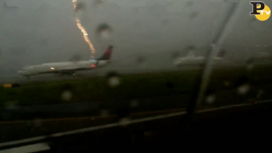 Fulmine sull’aereo della Delta ad Atlanta