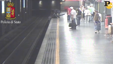 Milano: si getta sui binari della metropolitana. Salvata dalla polizia