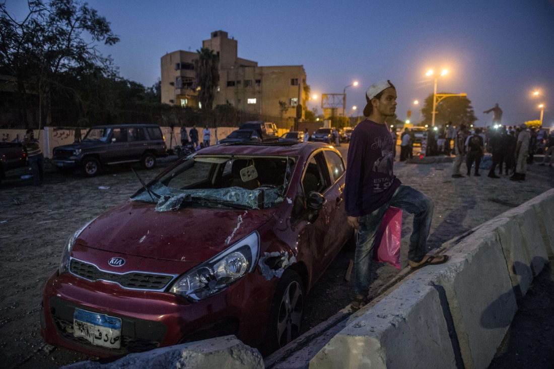 Egitto: autobomba esplosa al Cairo Egitto: autobomba esplosa al Cairo