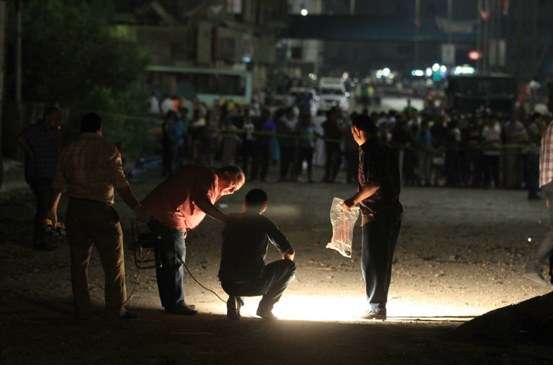 Egitto: autobomba esplosa al Cairo Egitto: autobomba esplosa al Cairo