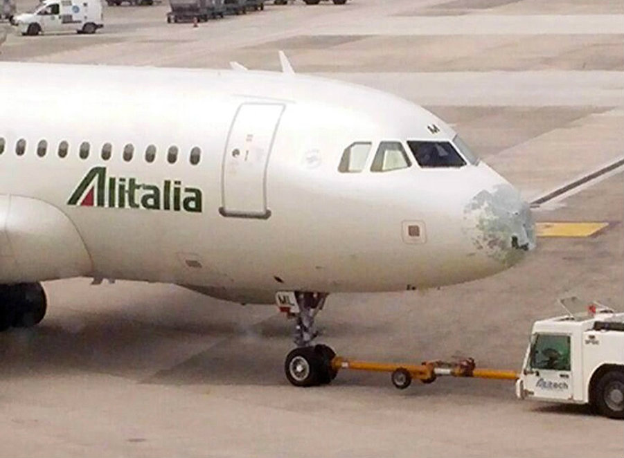Paura sul volo Roma Milano, un fulmine colpisce l’aereo Paura sul volo Roma Milano, un fulmine colpisce l’aereo