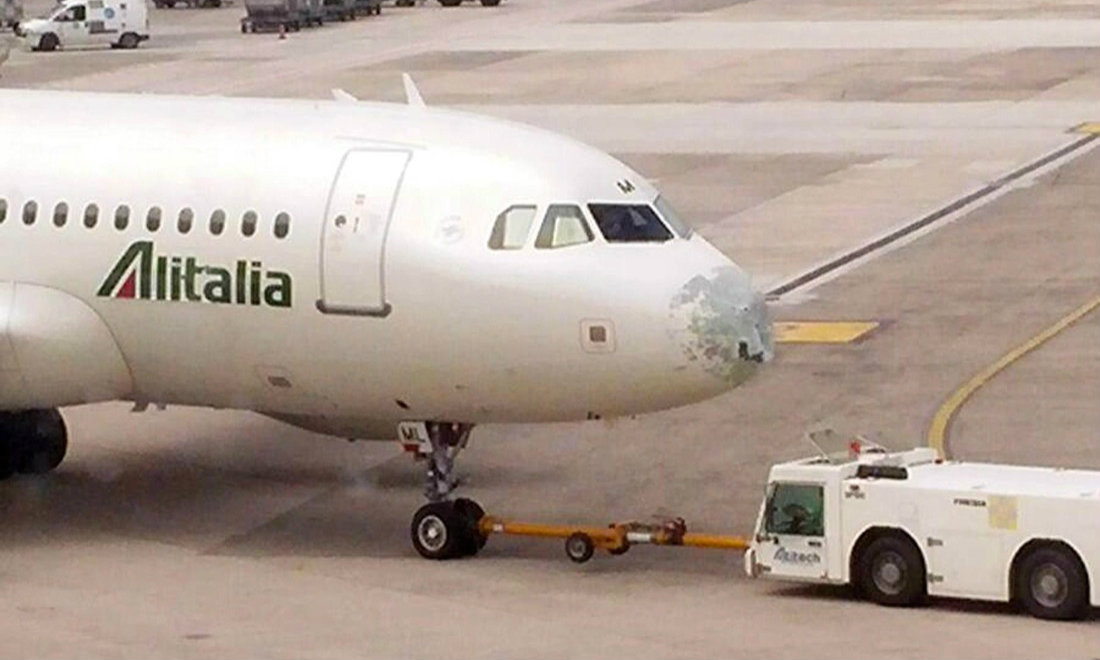 Paura sul volo Roma Milano, un fulmine colpisce l’aereo Paura sul volo Roma Milano, un fulmine colpisce l’aereo