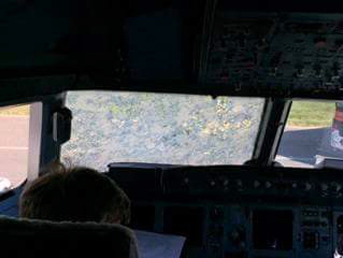 Paura sul volo Roma Milano, un fulmine colpisce l’aereo Paura sul volo Roma Milano, un fulmine colpisce l’aereo