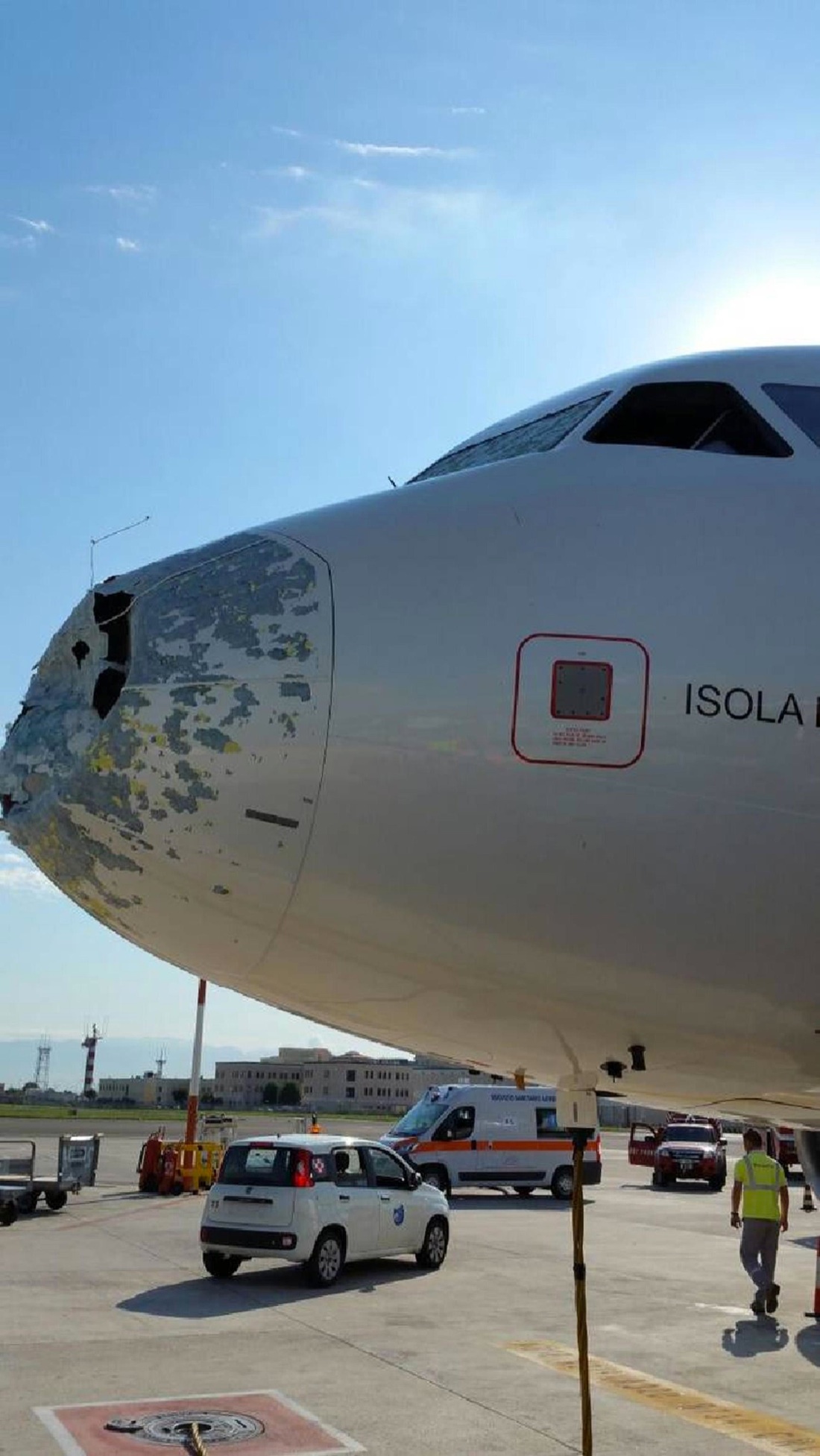 Paura sul volo Roma Milano, un fulmine colpisce l’aereo Paura sul volo Roma Milano, un fulmine colpisce l’aereo