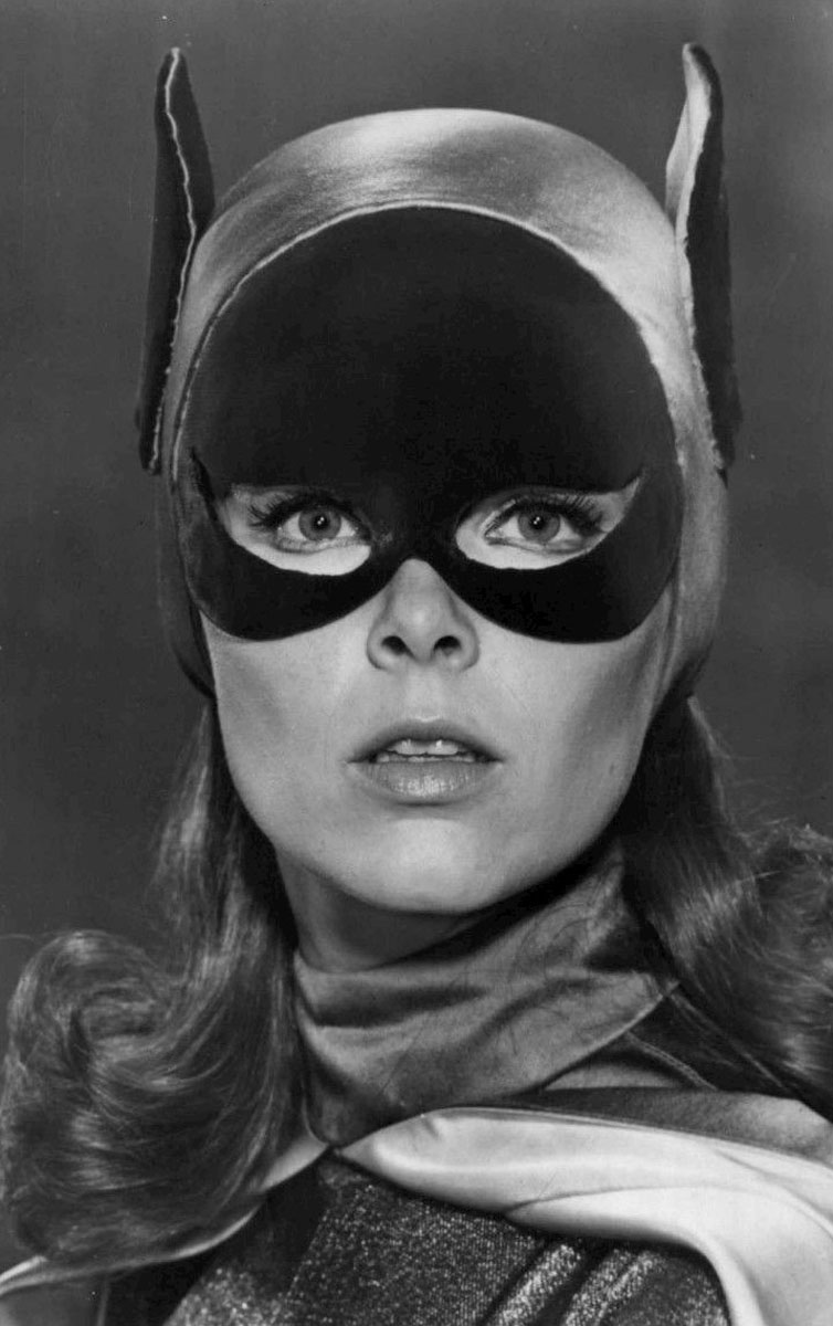 È morta Yvonne Craig, Batgirl in TV negli anni ’60 È morta Yvonne Craig, Batgirl in TV negli anni ’60
