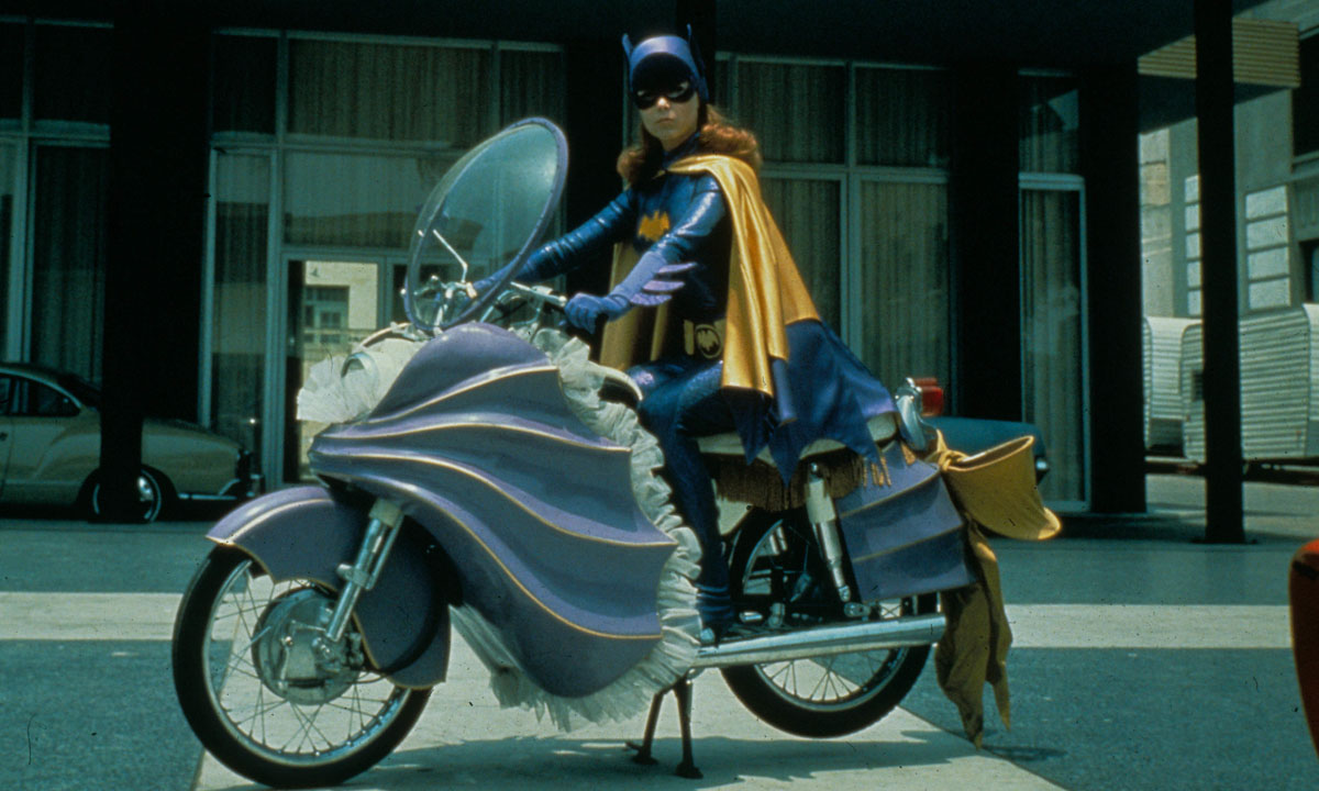 È morta Yvonne Craig, Batgirl in TV negli anni ’60 È morta Yvonne Craig, Batgirl in TV negli anni ’60