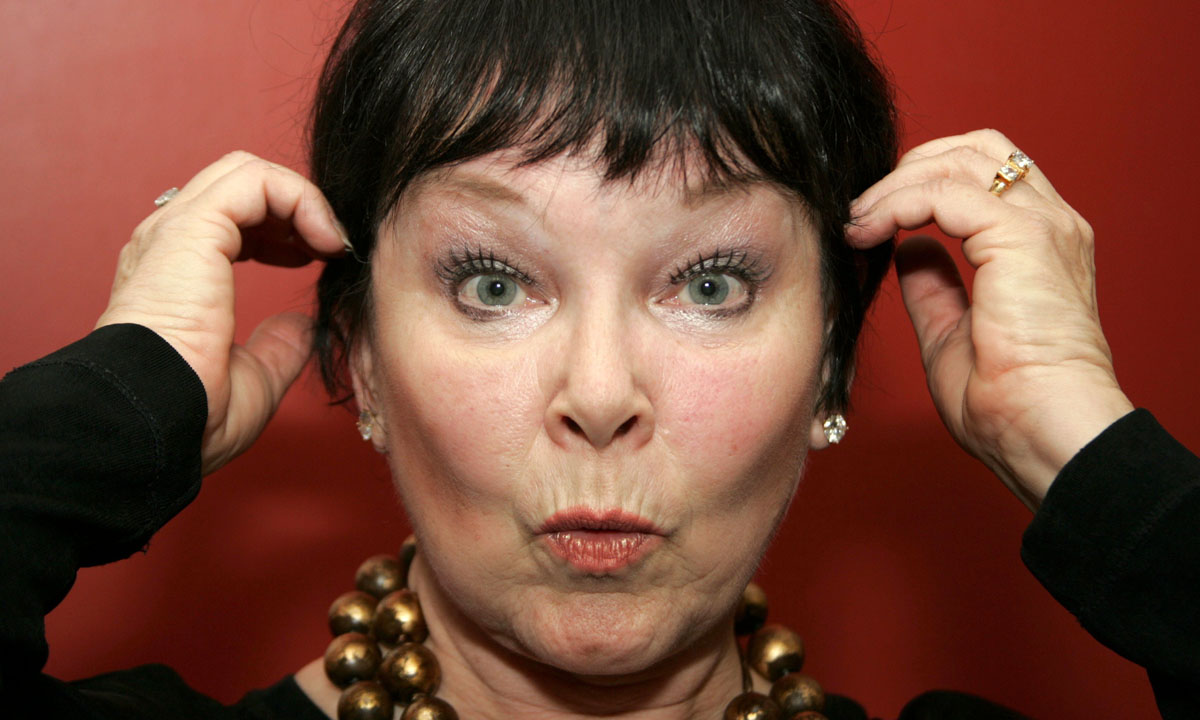 È morta Yvonne Craig, Batgirl in TV negli anni ’60 È morta Yvonne Craig, Batgirl in TV negli anni ’60