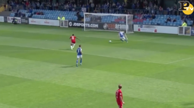 La papera del portiere da record – video