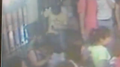 Attentato Bangkok: sospetto lascia zaino – video