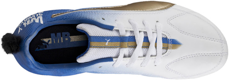 Mario Balotelli è senza squadra ma ha le scarpe nuove (con la cresta) Mario Balotelli è senza squadra ma ha le scarpe nuove (con la cresta)