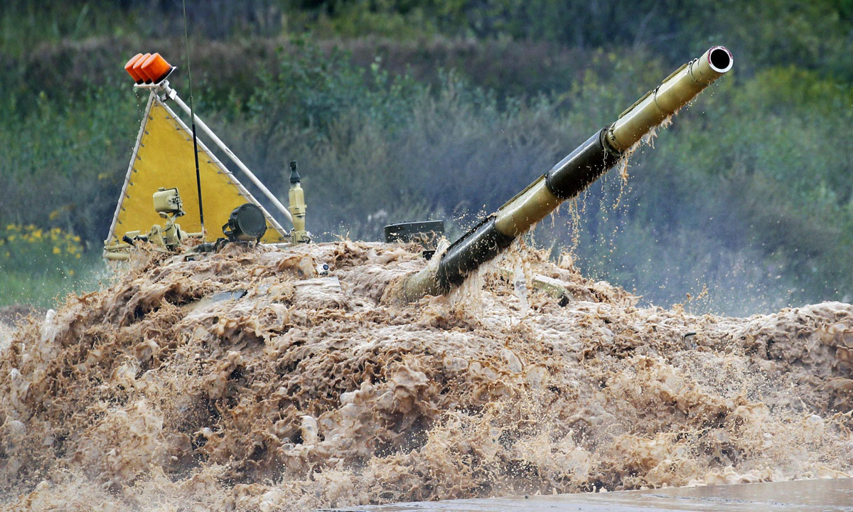 Russia, il Biathlon dei carri armati