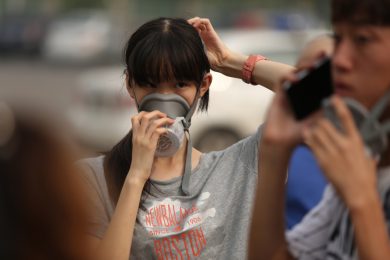 Cina, incendio a Tientsin: cianuro di sodio nell’aria – Foto e Video