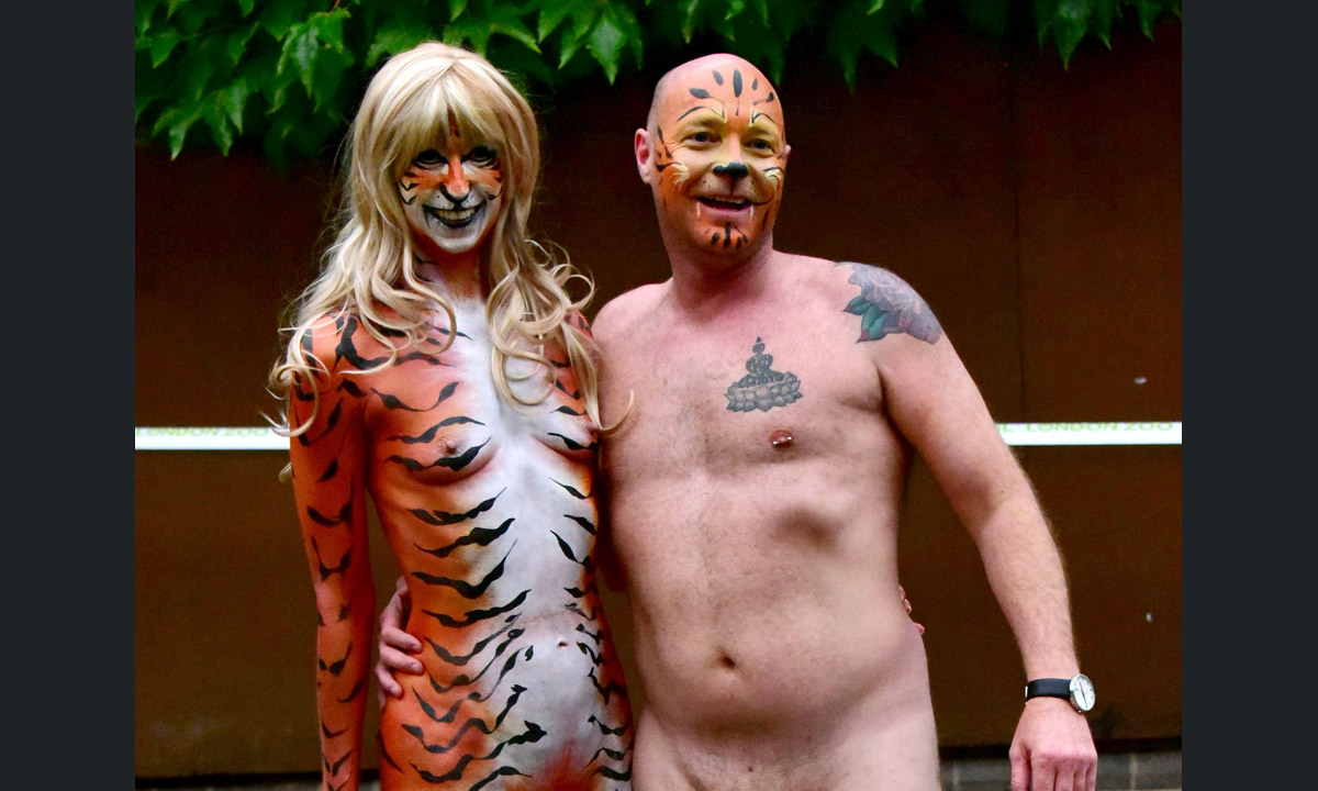 Londra, nudi allo zoo per salvare le tigri