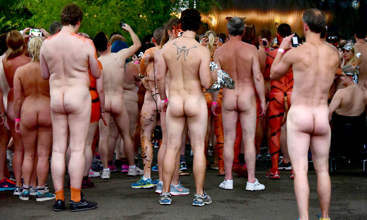 Londra, nudi allo zoo per salvare le tigri