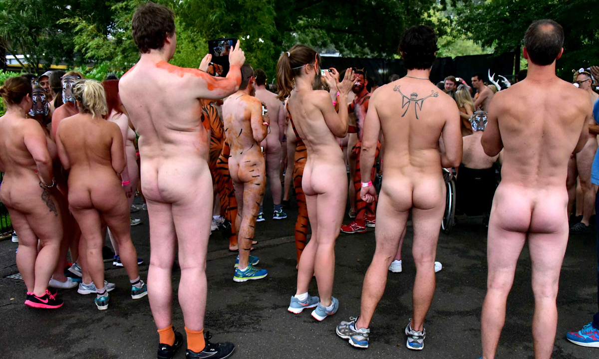 Londra, nudi allo zoo per salvare le tigri