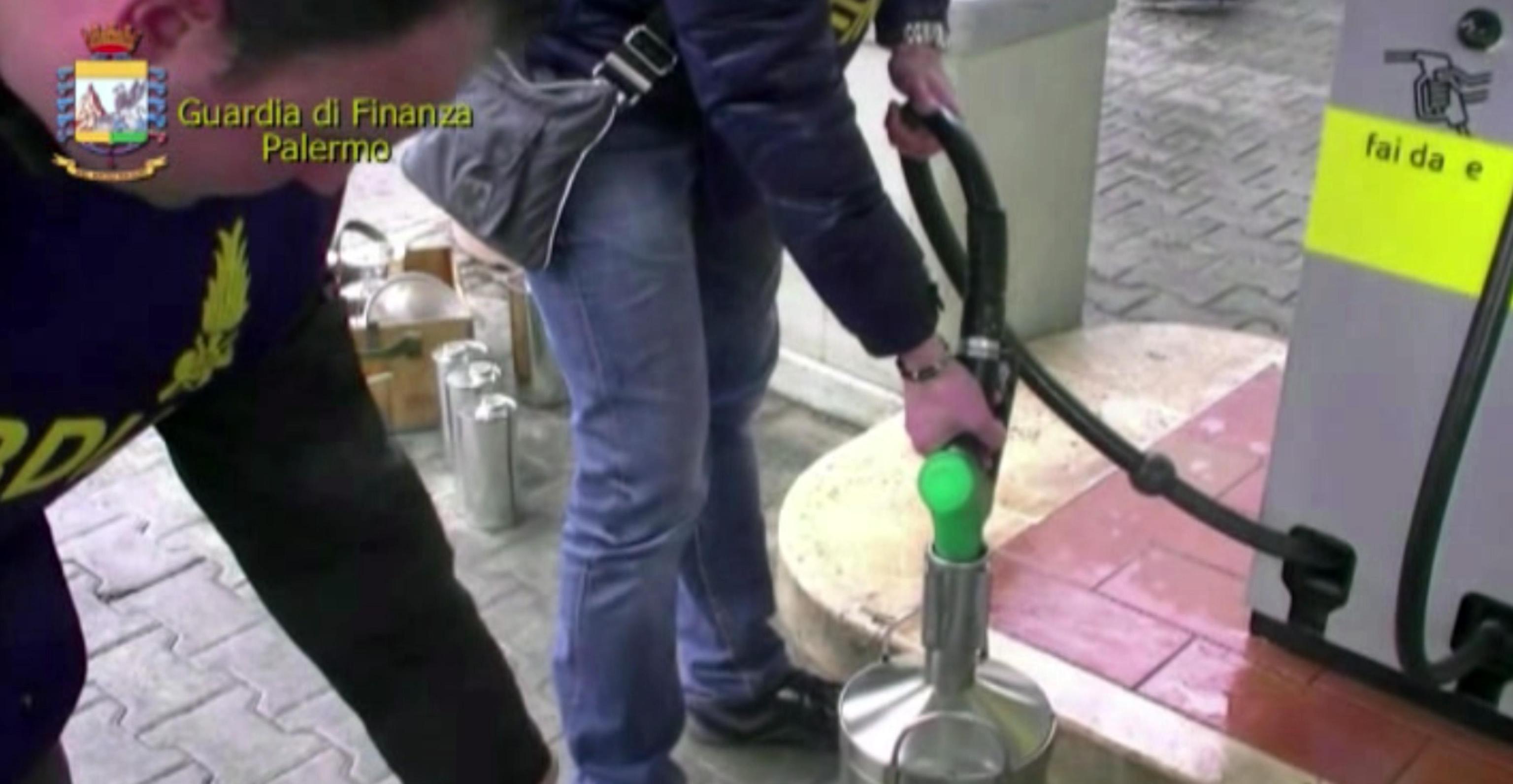 Evasione, contraffazione e abusivismo: l’anarchia delle località balneari