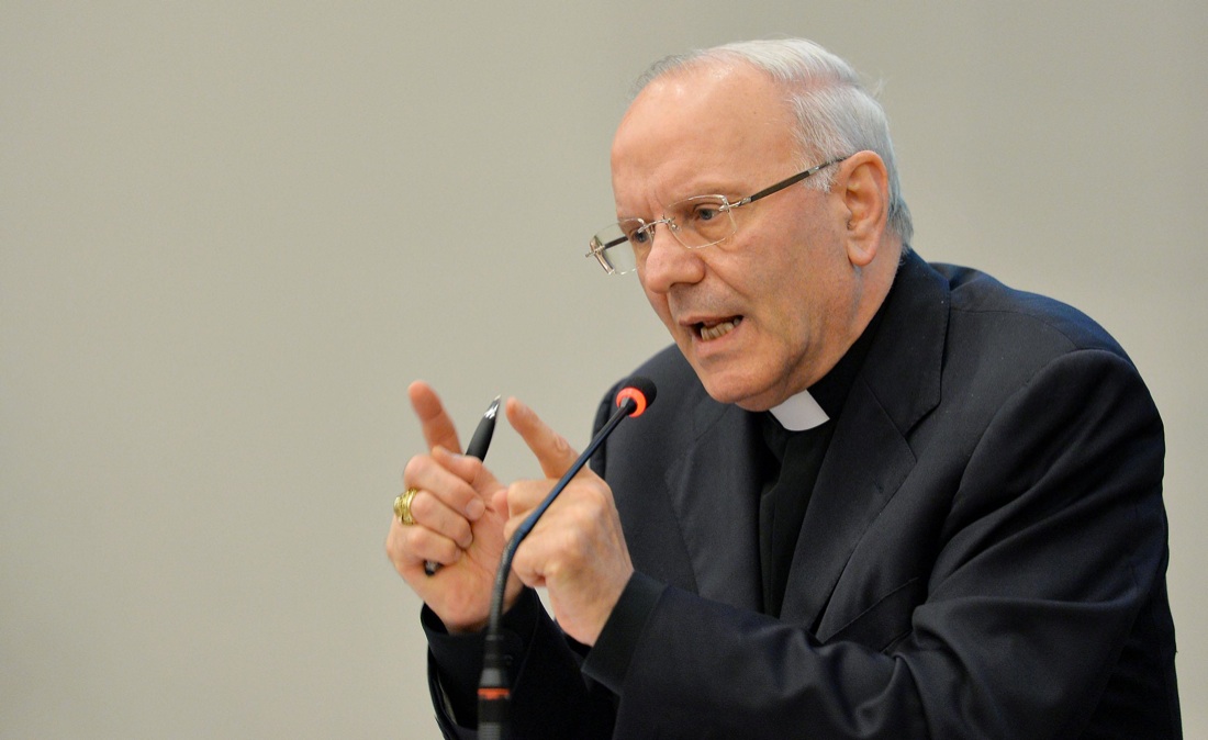 Famiglia Cristiana e il dietrofront su Monsignor Galantino Famiglia Cristiana e il dietrofront su Monsignor Galantino