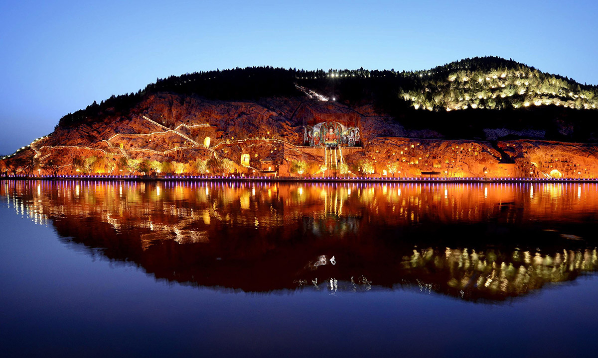 La Cina fotografata di notte