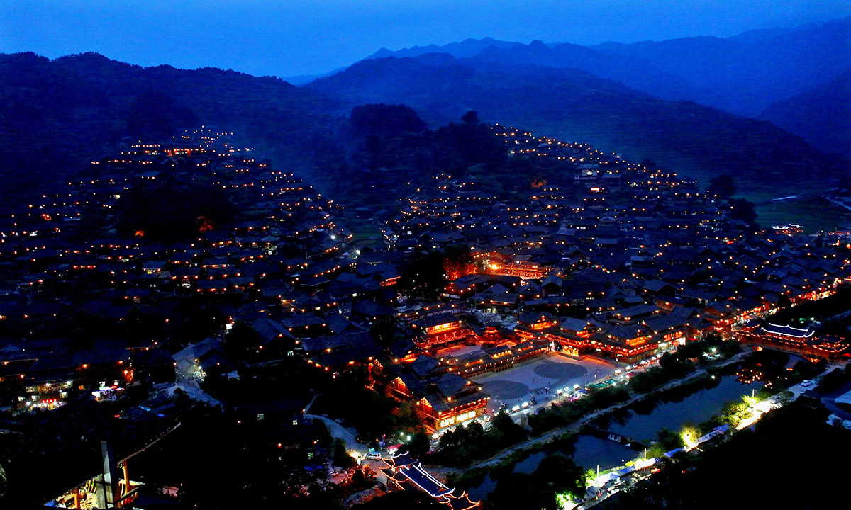 La Cina fotografata di notte