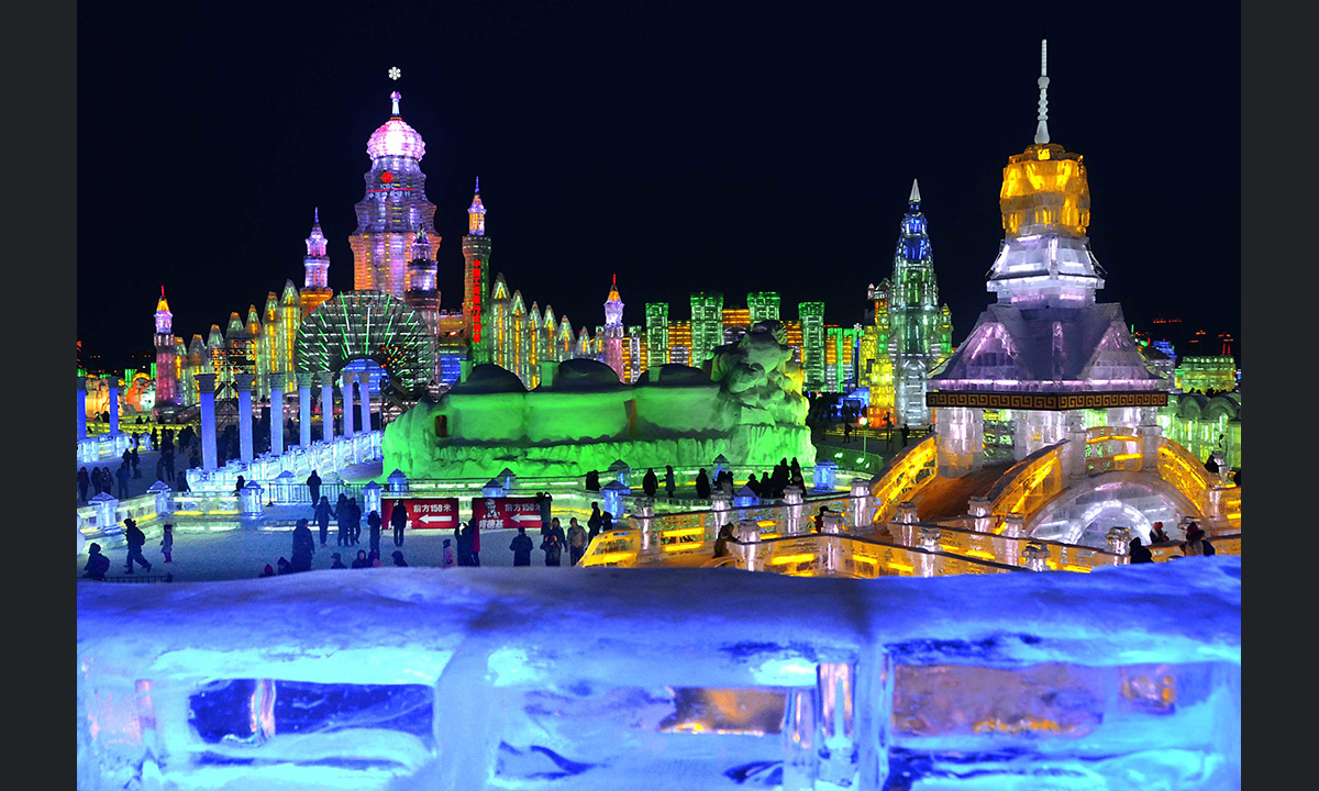 La Cina fotografata di notte