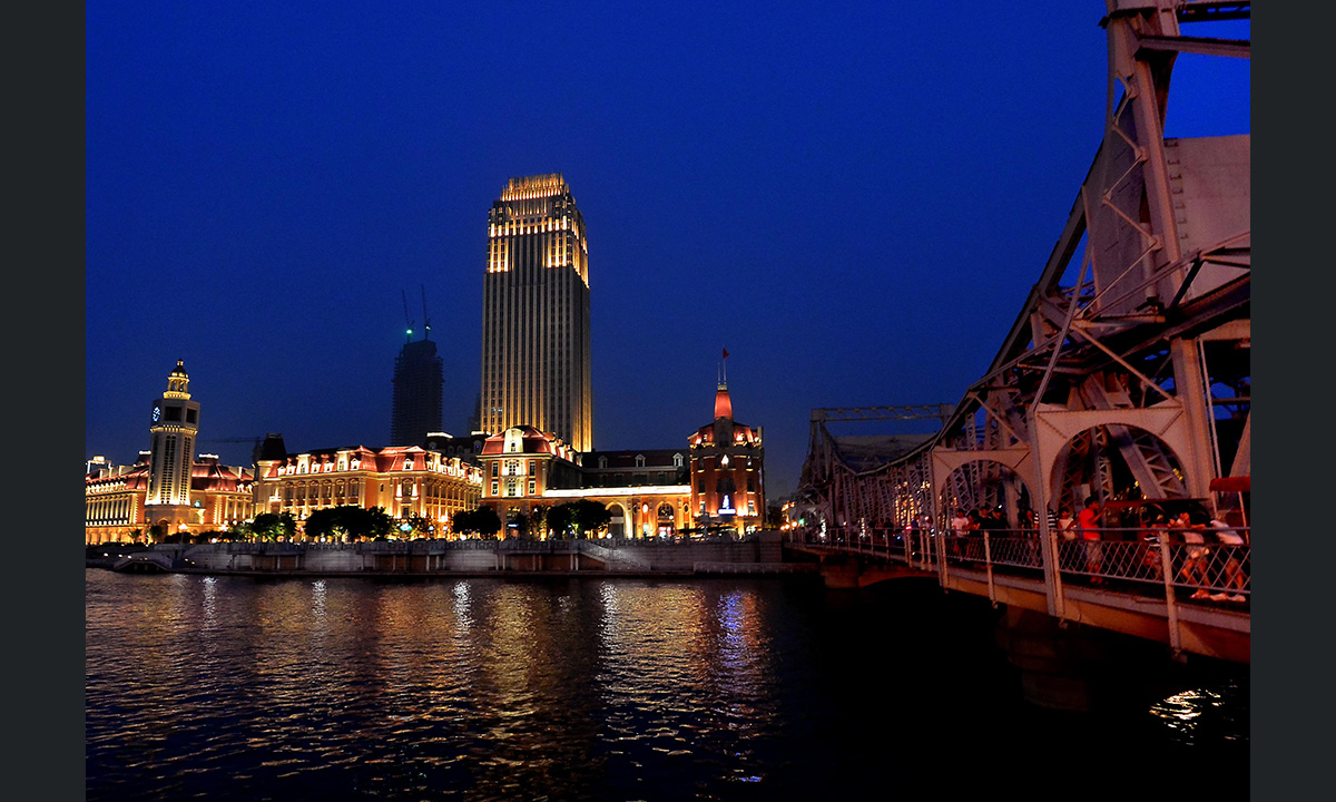 La Cina fotografata di notte