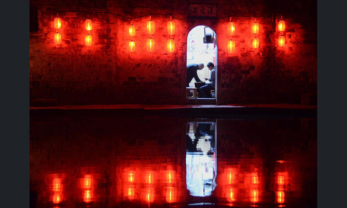 La Cina fotografata di notte