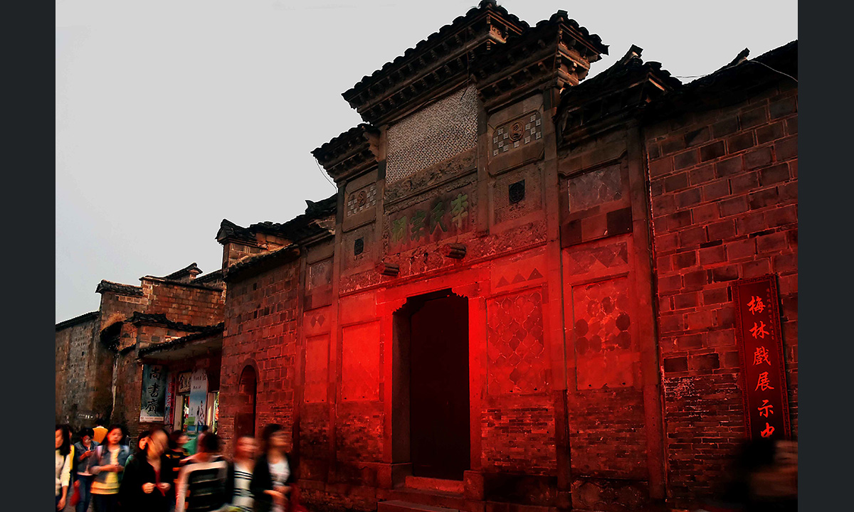 La Cina fotografata di notte