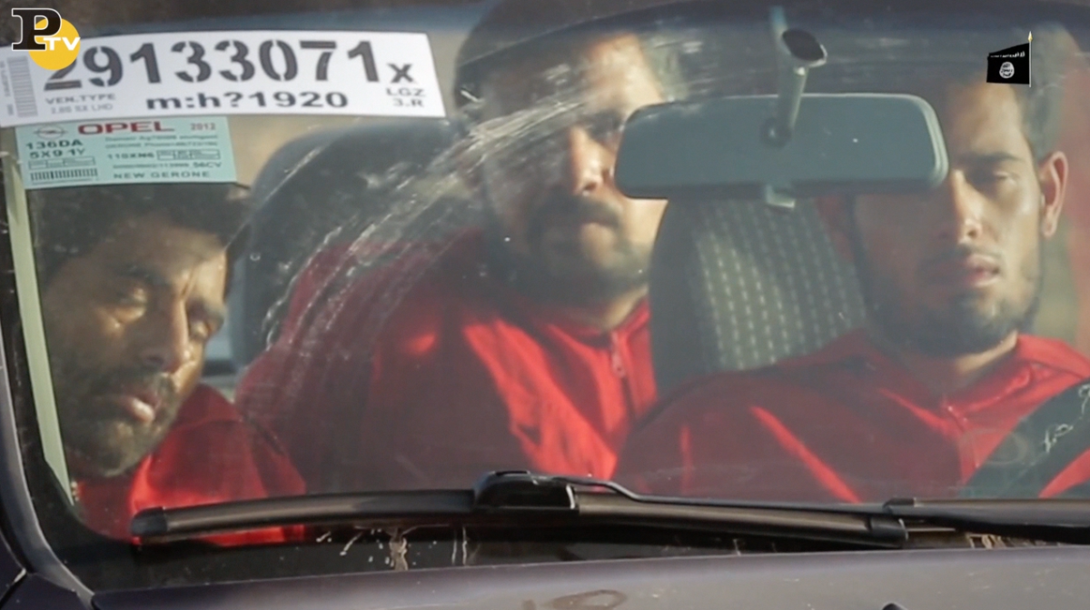 Galleria foto 'Isis, nuovo video: anziani massacrati con l’esplosivo' - foto 40