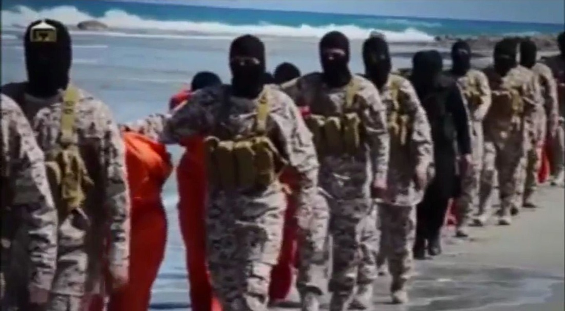 Isis, nuovo video: anziani massacrati con l’esplosivo Isis, nuovo video: anziani massacrati con l’esplosivo