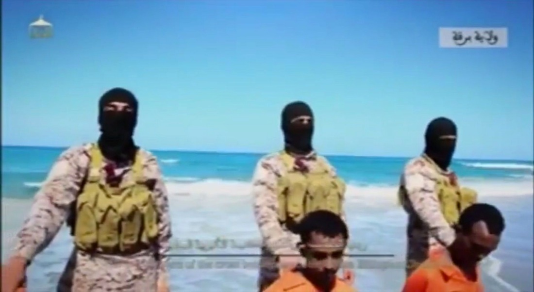 Isis, nuovo video: anziani massacrati con l’esplosivo Isis, nuovo video: anziani massacrati con l’esplosivo