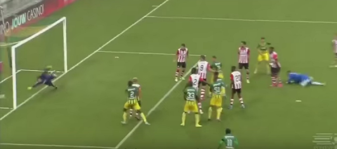 Gol di tacco al 90′: la magia del portiere del Den Haag – VIDEO