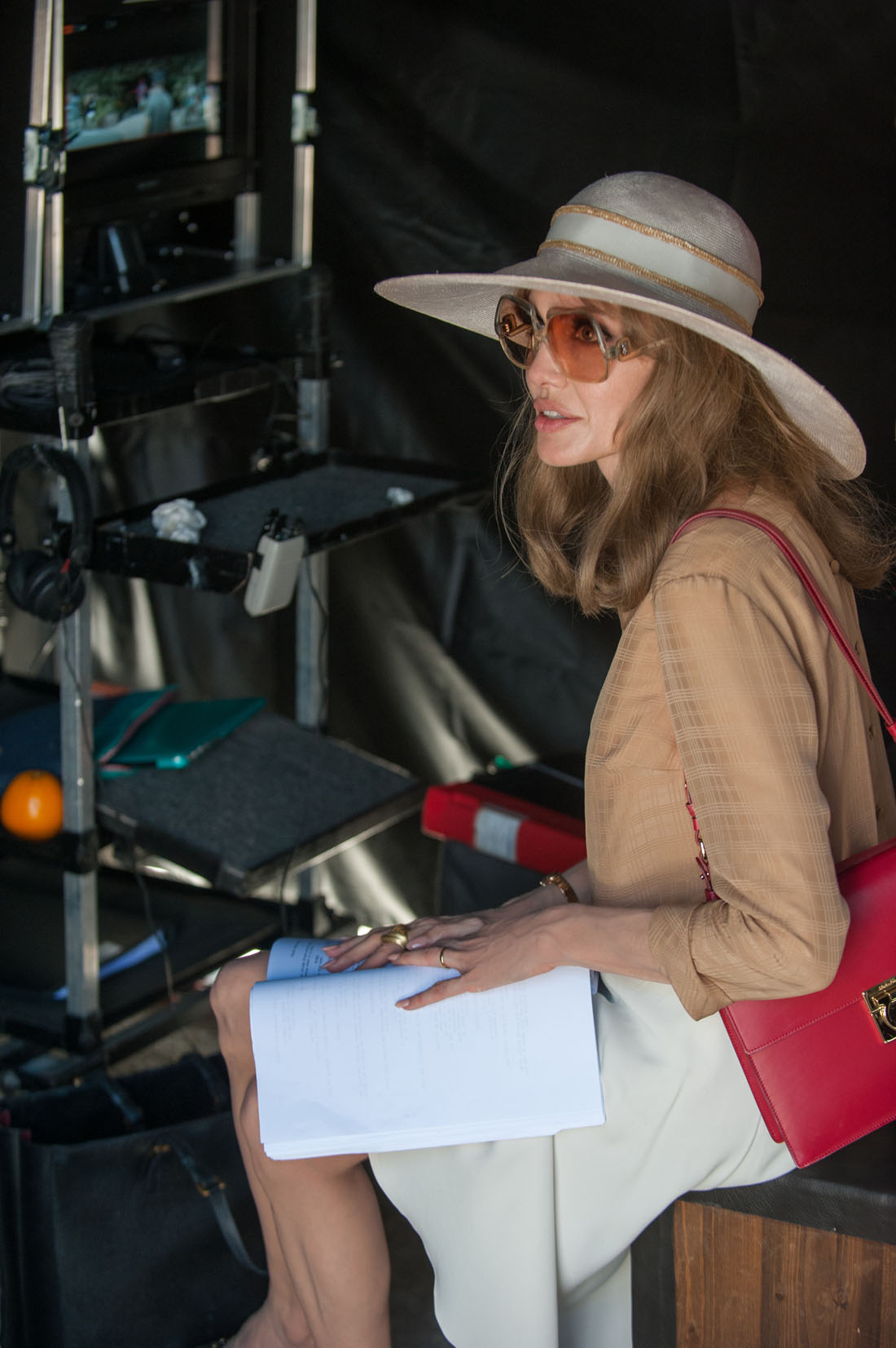 By the Sea, Angelina Jolie e Brad Pitt insieme sul set – Foto e trailer By the Sea, Angelina Jolie e Brad Pitt insieme sul set – Foto e trailer