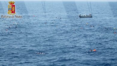 Immigrazione, arrestati 5 scafisti torturatori