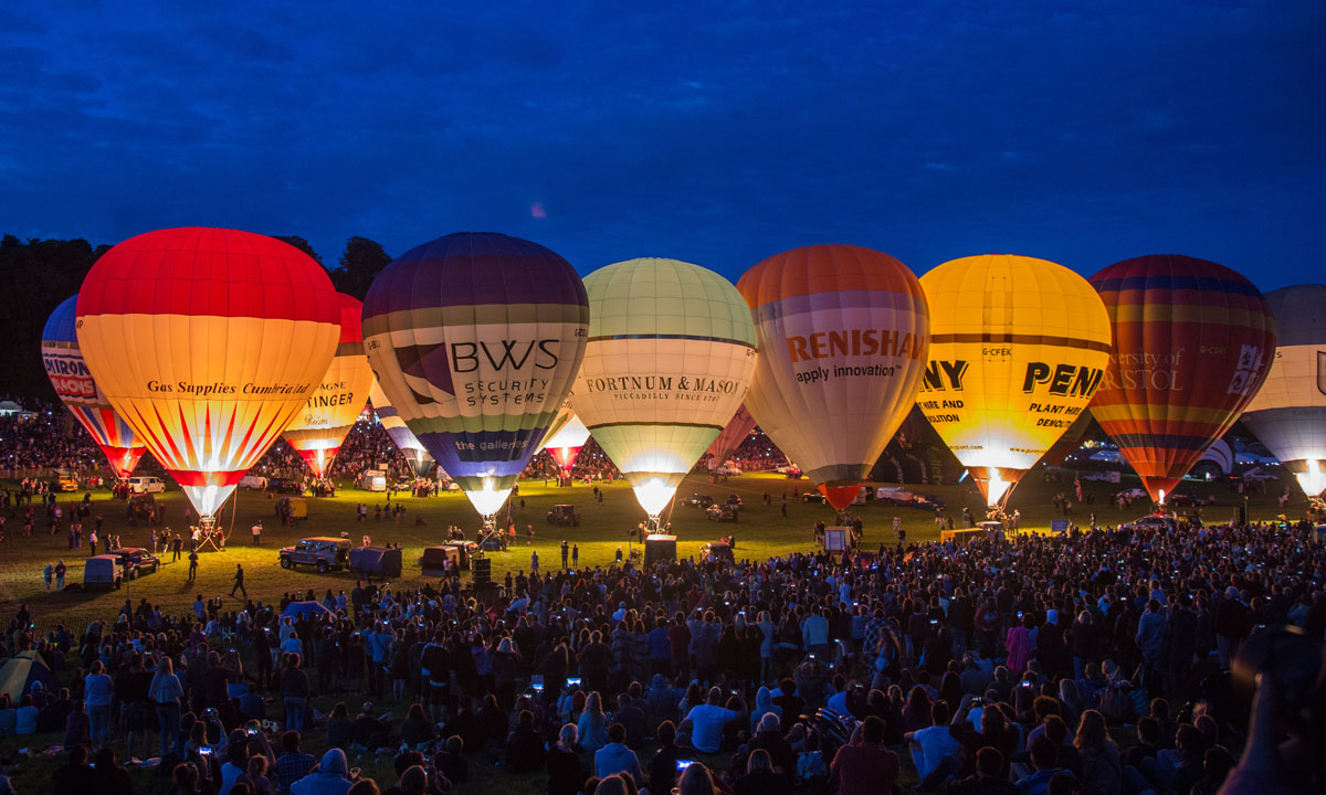 I colori delle mongolfiere nei cieli di Bristol