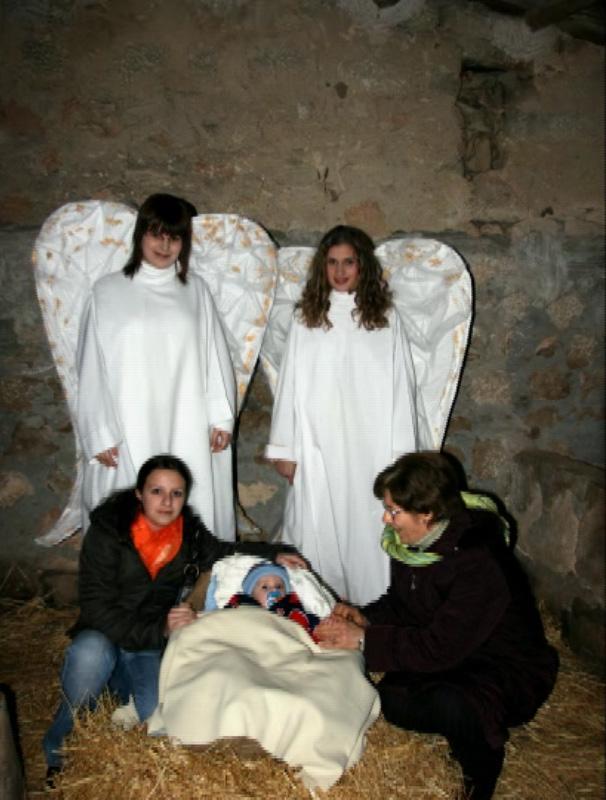 Veronica in preghiera sulla tomba di Loris. Qualcuno fermi tutto ciò