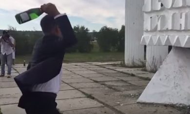 La vendetta della bottiglia di champagne