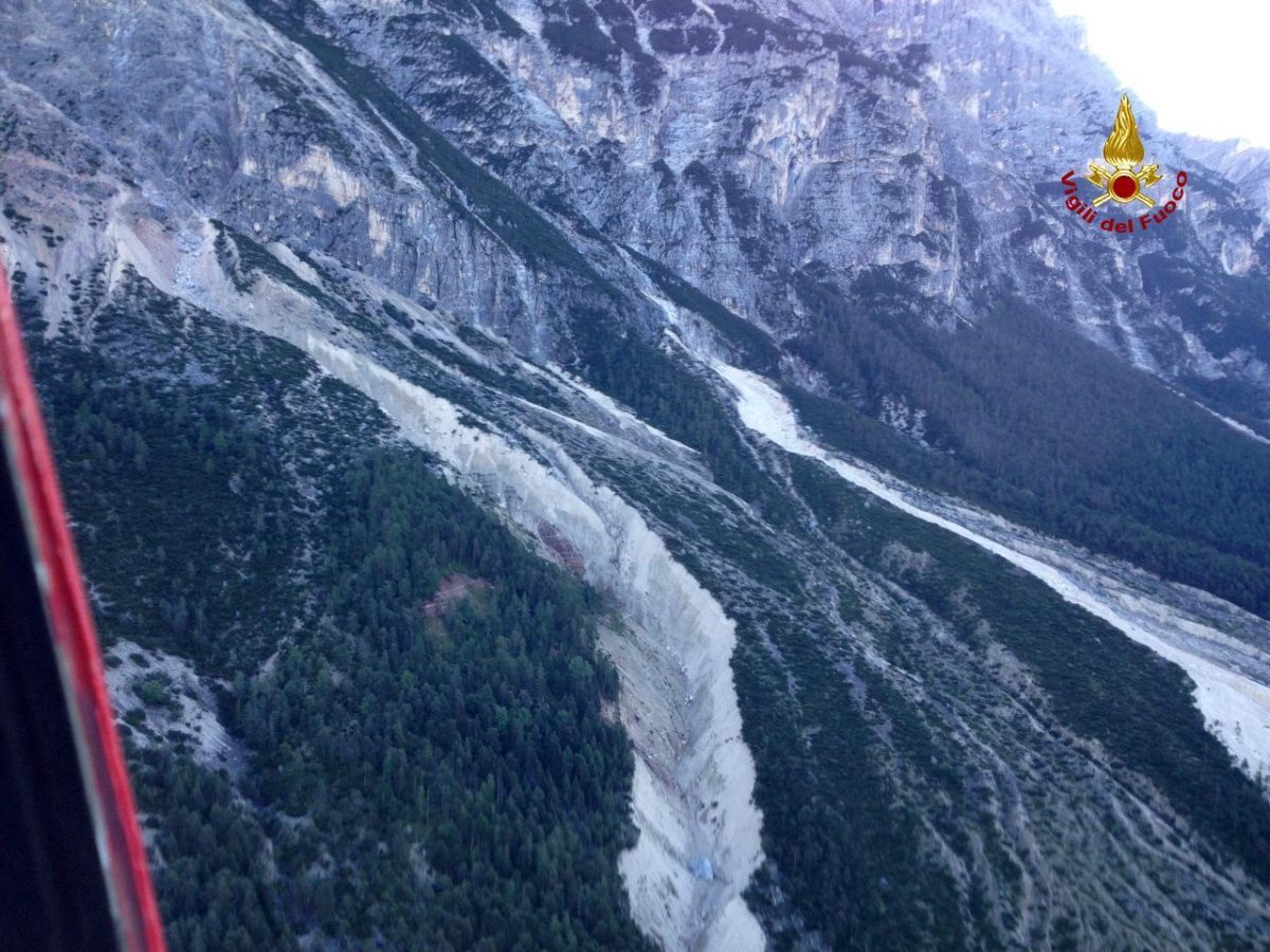Galleria foto 'Maltempo, una frana devasta il Cadore, tre morti – Foto e video' - foto 19