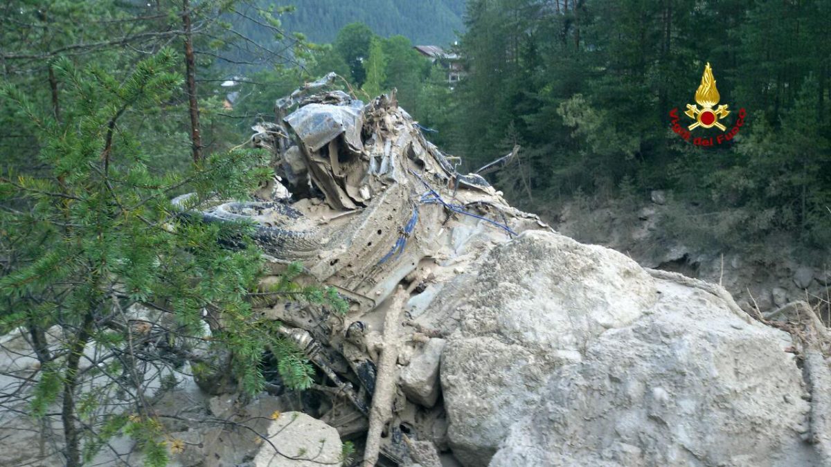 Galleria foto 'Maltempo, una frana devasta il Cadore, tre morti – Foto e video' - foto 23