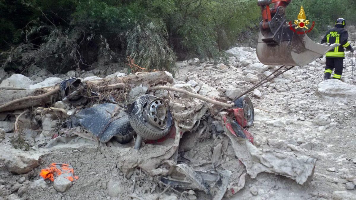 Galleria foto 'Maltempo, una frana devasta il Cadore, tre morti – Foto e video' - foto 27