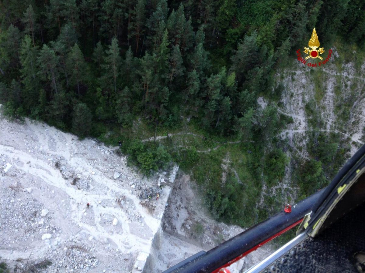 Galleria foto 'Maltempo, una frana devasta il Cadore, tre morti – Foto e video' - foto 28