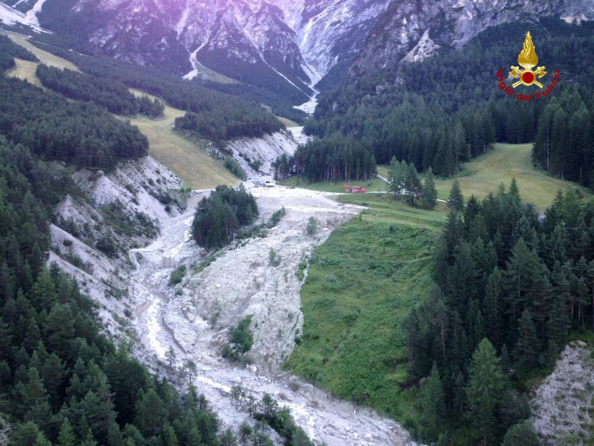 Galleria foto 'Maltempo, una frana devasta il Cadore, tre morti – Foto e video' - foto 29